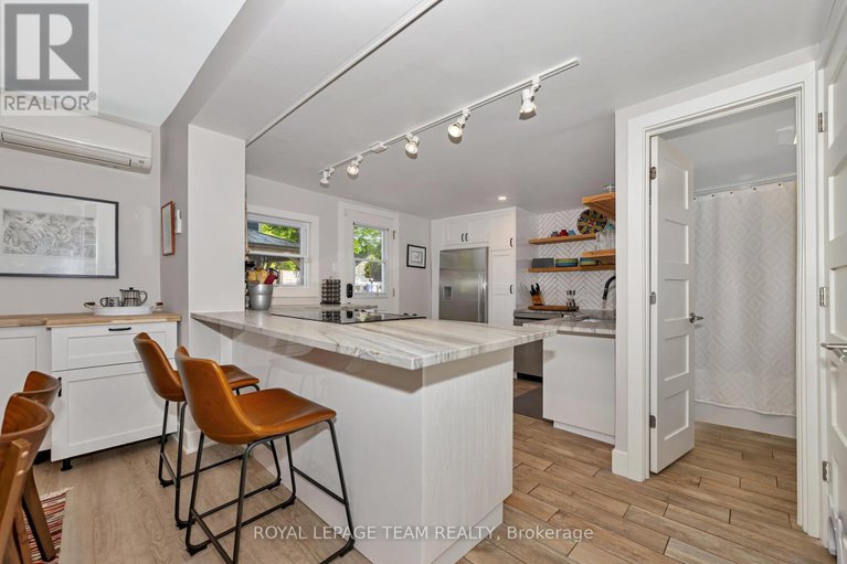 28410245/2748-rowatt-street/britannia/ottawa/ontario/K2B6N9_16