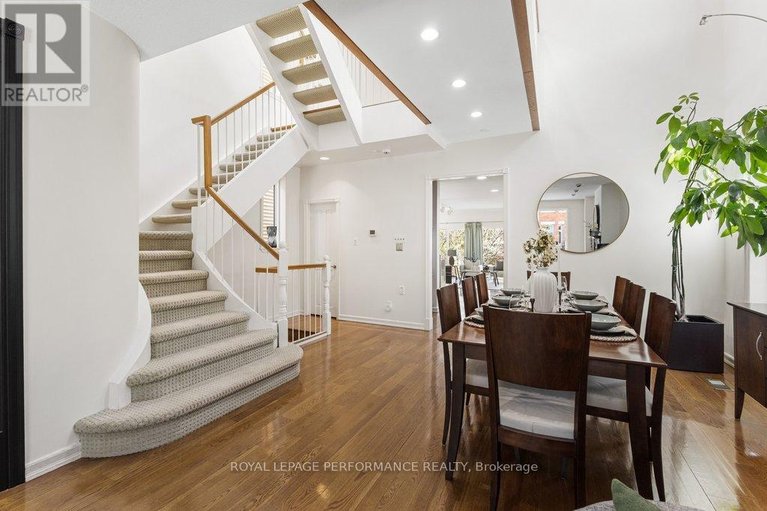 29650204/35-waverley-street/ottawa-centregolden-triangle/ottawa/ontario/K2P0T7_7