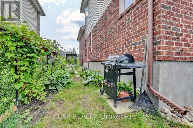 28172132/135-riversedge-crescent/riverside-southgloucester-glen/ottawa/ontario/K1V0Z8_44