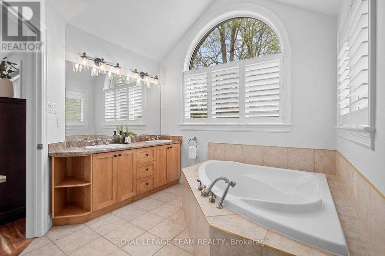 28316771/2377-pine-avenue/manotick-east-to-manotick-station/ottawa/ontario/K4M1B4_25