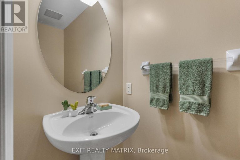 29684349/111-brilia-private/beacon-hill-south/ottawa/ontario/K1J0B7_9