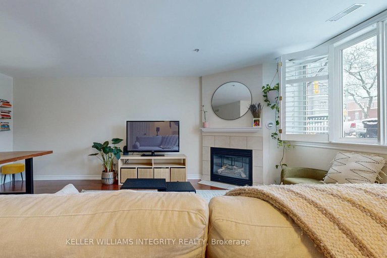 28039095/245-cumberland-street/lower-townbyward-market/ottawa/ontario/K1N8W6_7