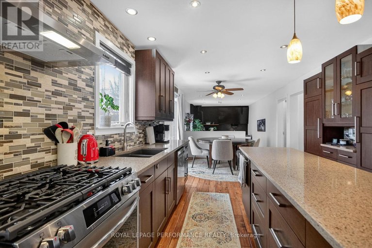 29573555/107-dunlop-crescent/village-of-russell/russell/ontario/K4R1B3_18