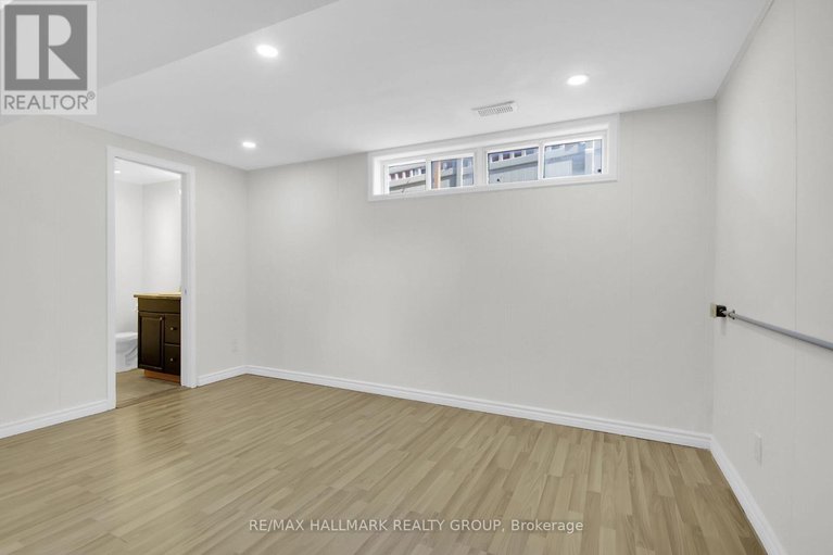 28570009/2286-elmira-drive/parkway-park/ottawa/ontario/K2C1H4_32