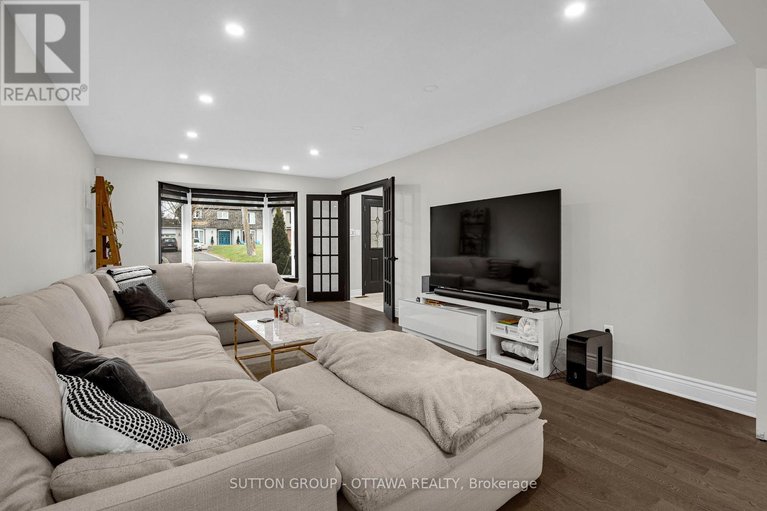 28535998/13-weatherwood-crescent/pineglencountry-place/ottawa/ontario/K2E7C5_11