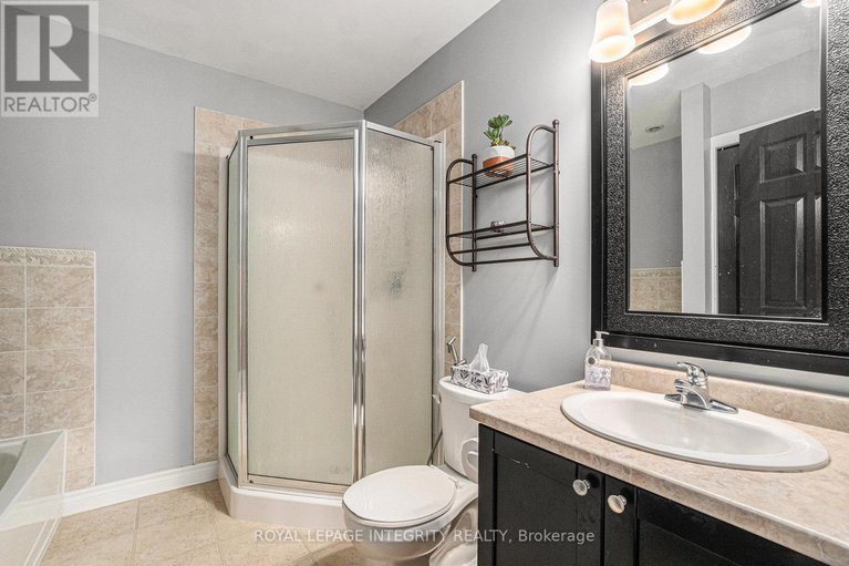 28655113/759-cedar-creek-drive/blossom-parkkemp-parkfindlay-creek/ottawa/ontario/K1T0B3_21