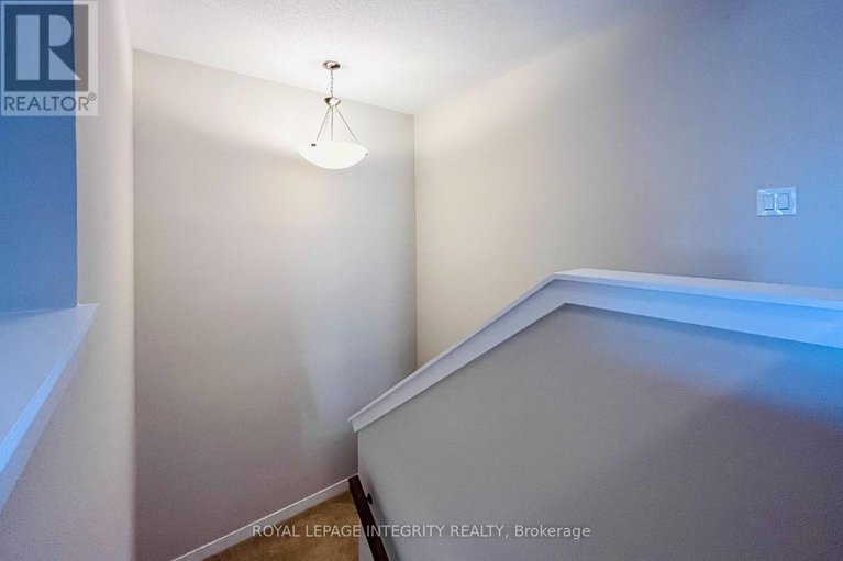 28795491/324-canadensis-lane/half-moon-bay/ottawa/ontario/K2J6X8_28