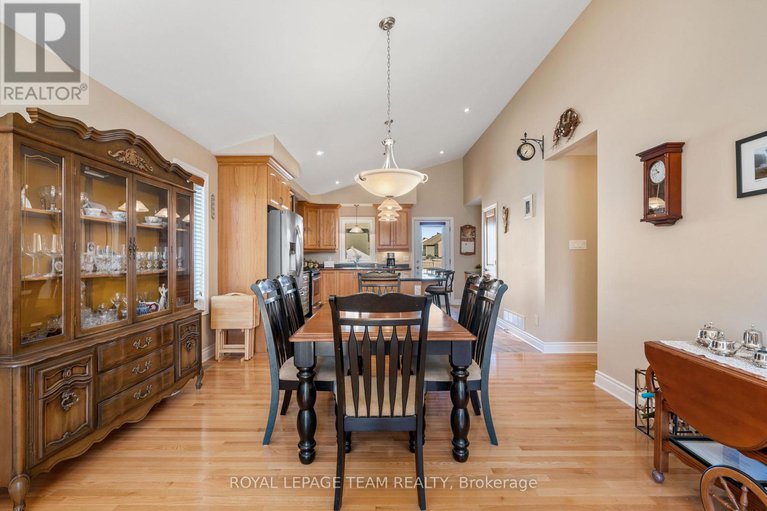 28748911/115-york-crossing-road/village-of-russell/russell/ontario/K4R0C5_12