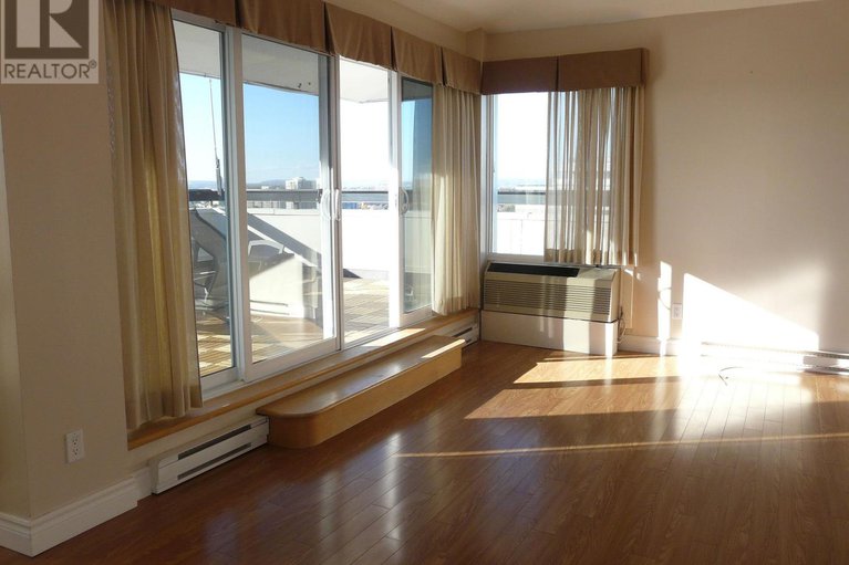 28994932/penthouse-2-158c-mcarthur-avenue/vanier/ottawa/ontario/K1L8E7_3