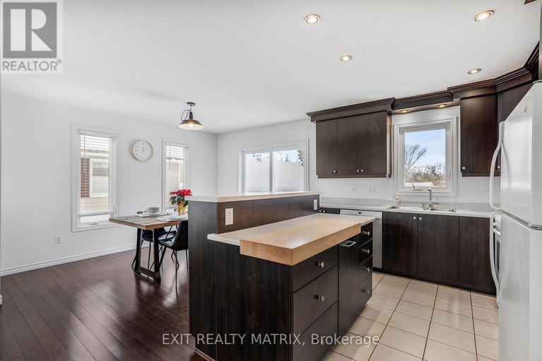 29156083/156-longueuil-street/lorignal/champlain/ontario/K0B1K0_8