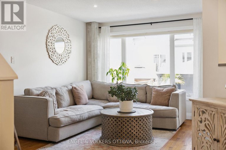 28783227/247-rolling-meadow-crescent/mer-bleuebradley-estatesanderson-park/ottawa/ontario/K1W0A8_13