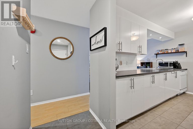 29217900/317-214-viewmount-drive/borden-farmstewart-farmcarleton-heightsparkwood-hills/ottawa/ontario/K2E7X3_2