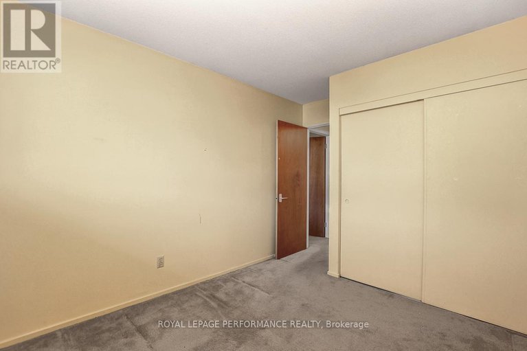 29080799/7-carmichael-court/beaverbrook/ottawa/ontario/K2K1K1_17