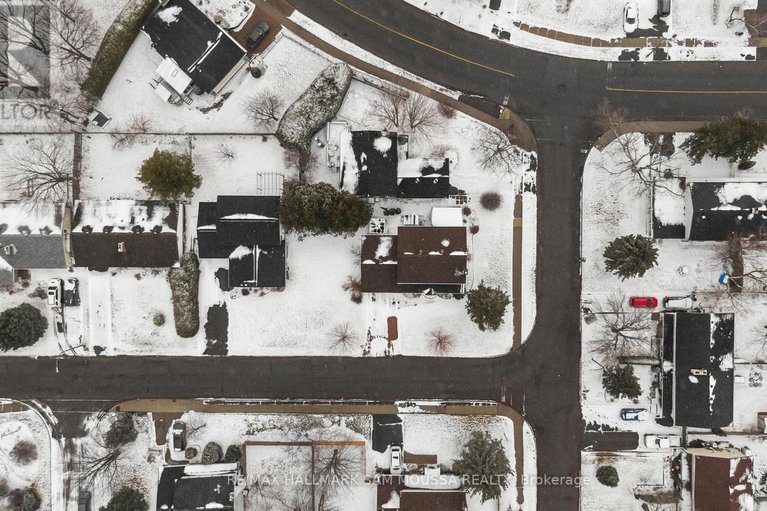 29606720/46-seymour-avenue/borden-farmstewart-farmcarleton-heightsparkwood-hills/ottawa/ontario/K2E6P2_44