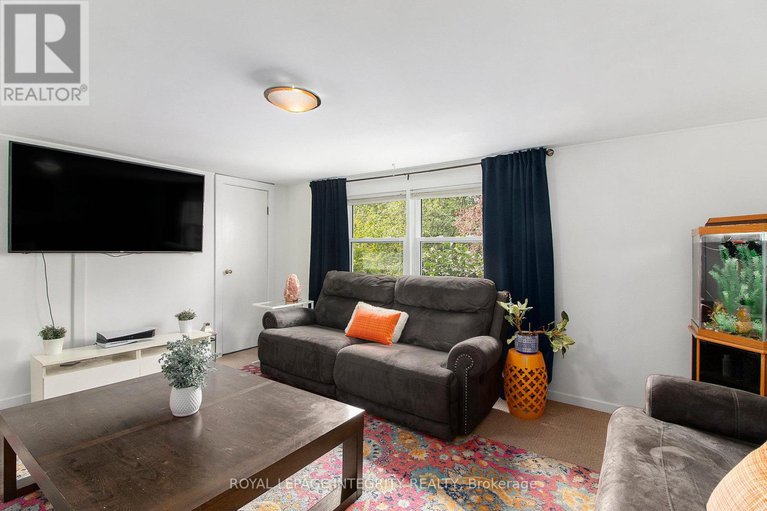 28820811/484-whitney-street/winchester/north-dundas/ontario/K0C2K0_25