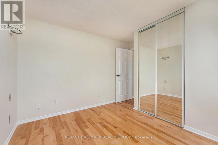 28834162/120-royalton-private/hunt-club-woods/ottawa/ontario/K1V9S3_20