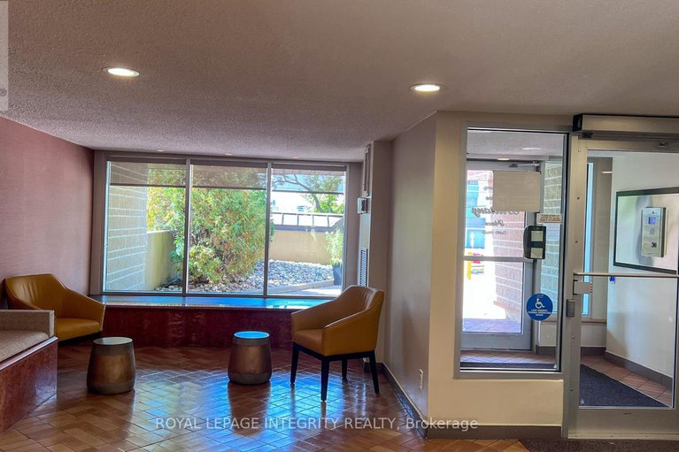 28913504/1008-555-brittany-drive/viscount-alexander-park/ottawa/ontario/K1K4C5_16