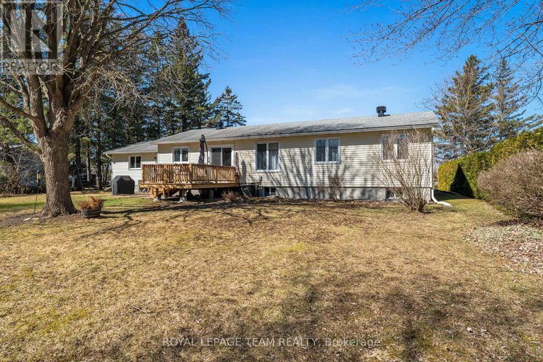 28656808/6481-rideau-valley-drive-n/manotick-south-to-roger-stevens/ottawa/ontario/K4M1B3_34