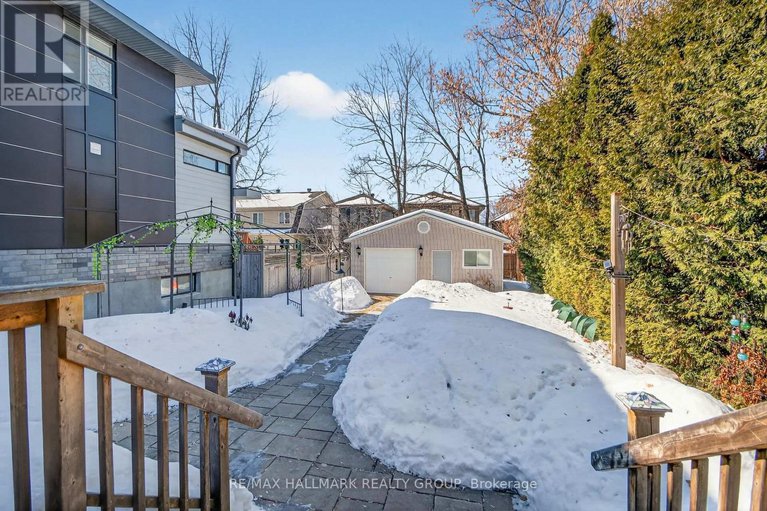 29421781/512-melbourne-avenue/mckellarhighland/ottawa/ontario/K2A1W5_30