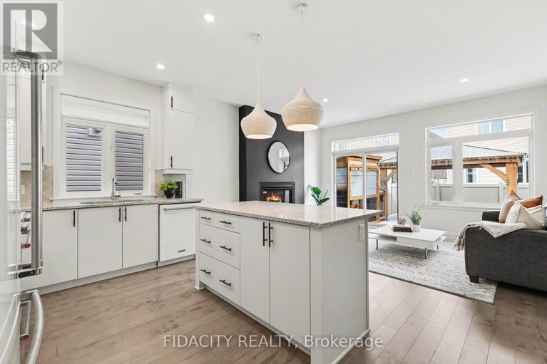 29629373/565-bobolink-ridge/stittsville-south/ottawa/ontario/K2S2P4_9