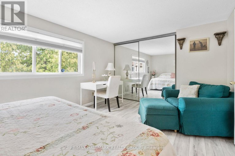 28763964/1598-hoskins-crescent/fallingbrookpineridge/ottawa/ontario/K4A2H8_16