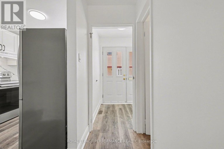 29425118/1584-feather-lane/sawmill-creektimbermill/ottawa/ontario/K1T1V4_17