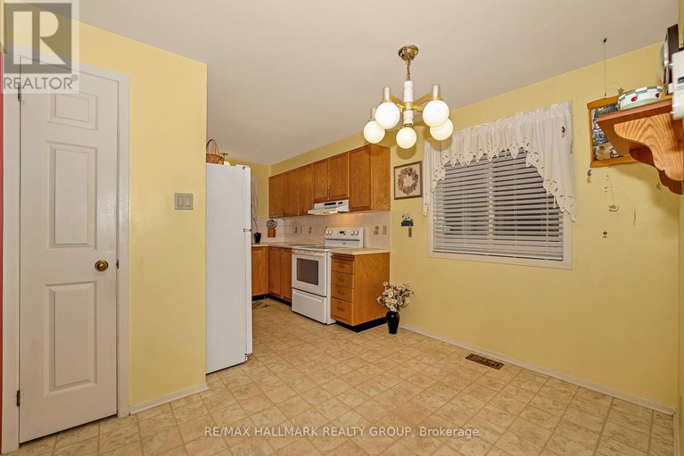 29212913/1835-windflower-way/chapel-hill/ottawa/ontario/K1C5Z8_11