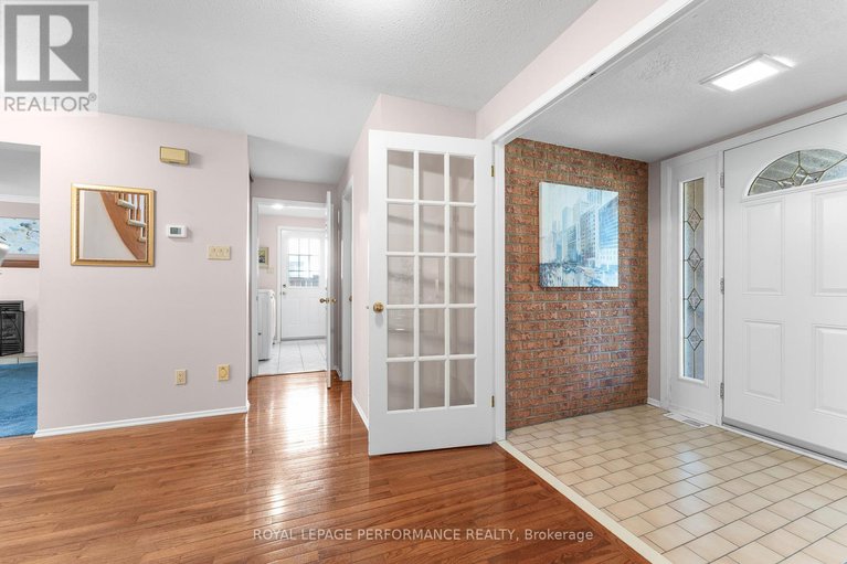 28877578/1848-thistleleaf-crescent/chapel-hill/ottawa/ontario/K1C5W7_17