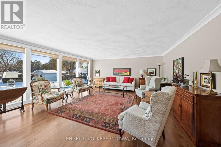 29309031/1304-fairway-drive/manotick-south-to-roger-stevens/ottawa/ontario/K4M1B3_6