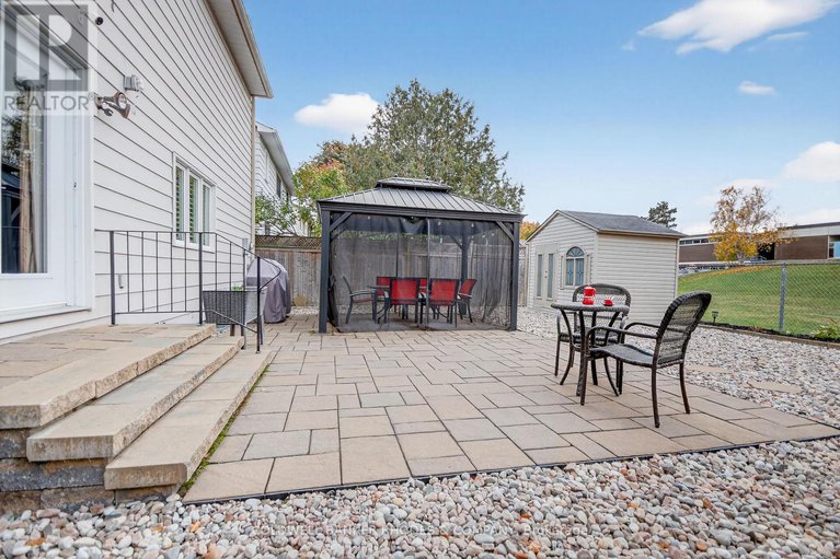 29154469/8-confederation-private/mooneys-bayriverside-park/ottawa/ontario/K1V9W6_36