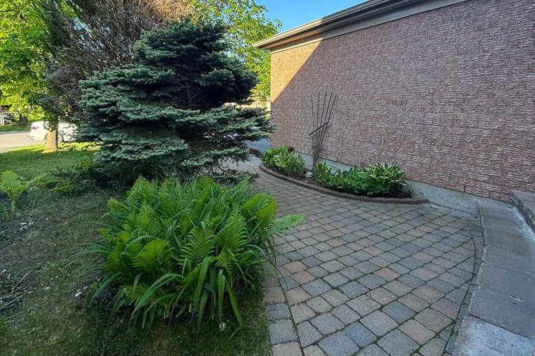 28425809/34-catterick-crescent/morgans-grantsouth-march/ottawa/ontario/K2K3M5_3