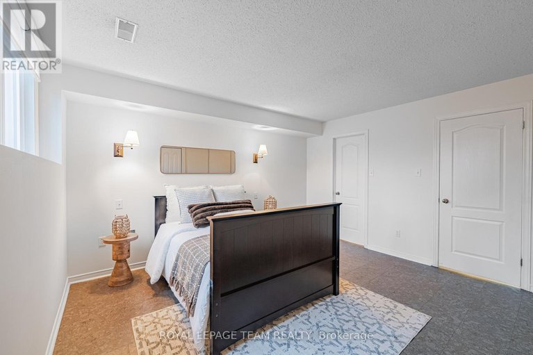 29615584/1615-locksley-lane/beaconwood/ottawa/ontario/K1J1B6_35