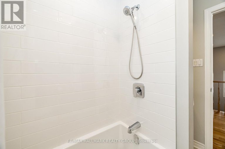 28620825/4-gros-morne-court/bridlewood/ottawa/ontario/K2M2W7_29