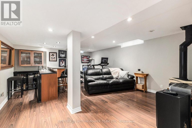 28927560/1017-sheenboro-crescent/fallingbrookpineridge/ottawa/ontario/K4A3M8_31