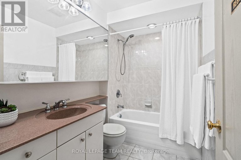 28660553/1952-fairbanks-avenue/alta-vistafaircrest-heights/ottawa/ontario/K1H5Y4_27