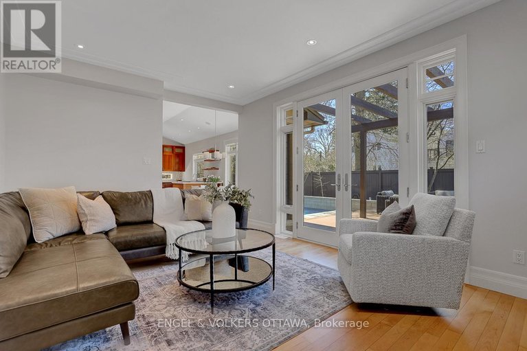 29673243/592-brierwood-avenue/mckellarhighland/ottawa/ontario/K2A2H8_22