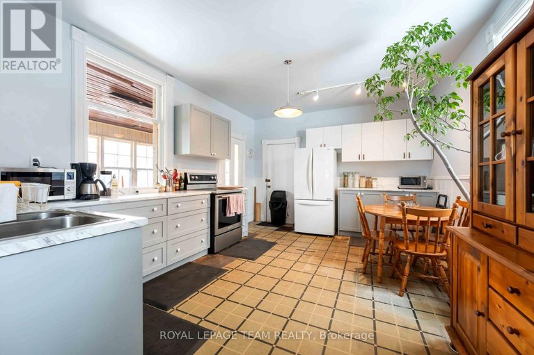 29307487/56-grosvenor-avenue/old-ottawa-south/ottawa/ontario/K1S4S2_10