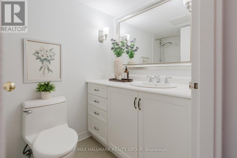 29608054/th2-300-queen-elizabeth-drive/glebe/ottawa/ontario/K1S3M6_30