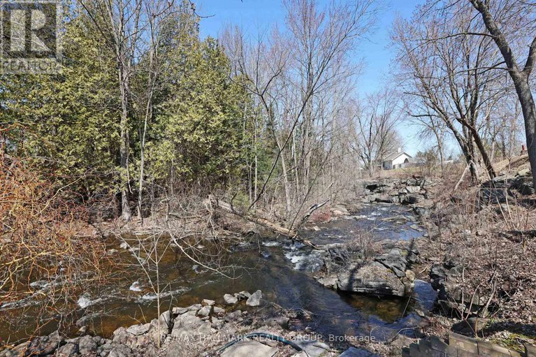 29109824/206-old-pakenham-road/fitzroy/ottawa/ontario/K0A1X0_38