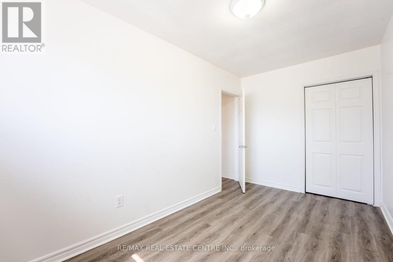 29227015/231-perth-street/brockville/brockville/ontario/K6V5E7_19