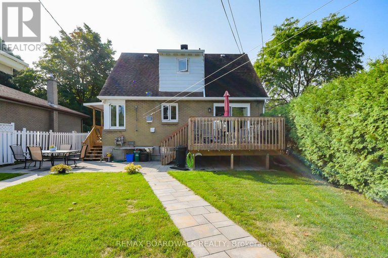 29331899/323-fullerton-avenue/overbrookcastle-heights/ottawa/ontario/K1K1K2_9
