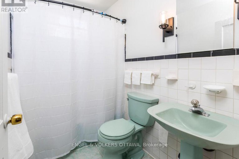 29358841/878-dunlevie-avenue/mckellar-heightsglabar-park/ottawa/ontario/K2A2Z4_27