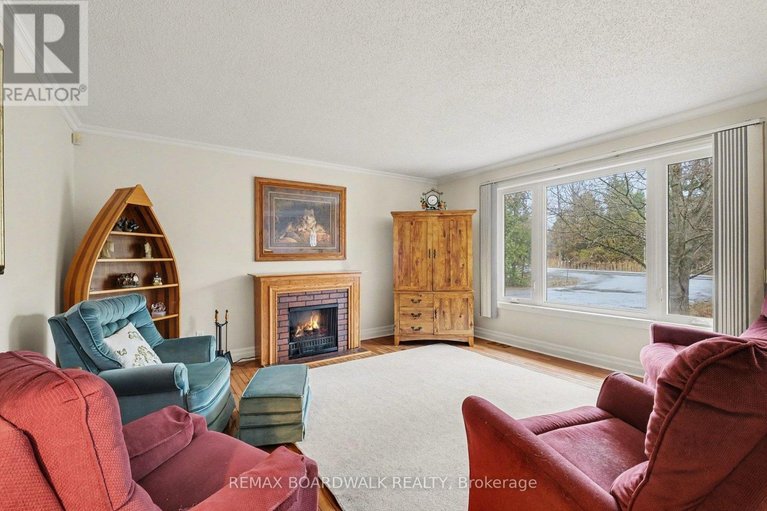 29618206/684-county-road-44-road-s/north-grenville-twp-kemptville-south/north-grenville/ontario/K0G1J0_5