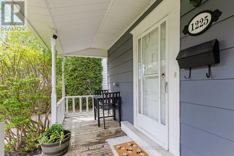 29518318/1225-foxbar-avenue/ellwood/ottawa/ontario/K1V6V4_4