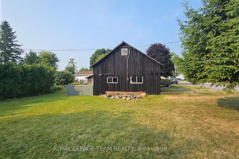 28435512/24-mercer-street/almonte/mississippi-mills/ontario/K0A1A0_23