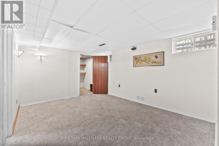 28611186/2234-bingham-street/elmvale-acresurbandale/ottawa/ontario/K1G2V7_33