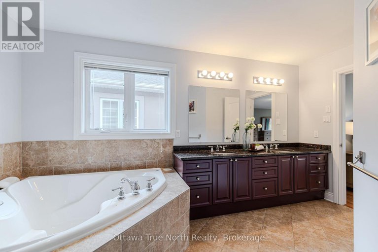 29043619/507-kochar-drive/mooneys-bay/ottawa/ontario/K2C4G9_24