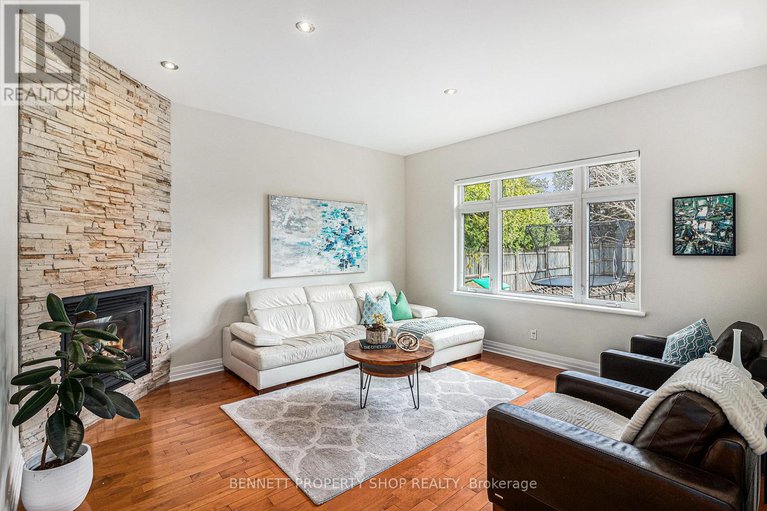 28239402/1934-lenester-avenue/mckellar-heightsglabar-park/ottawa/ontario/K2A1J9_5