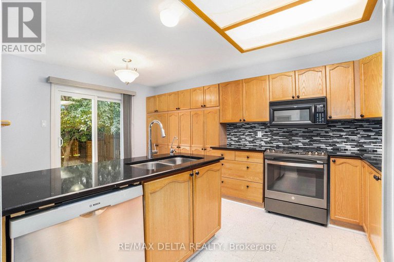 28529206/664-arc-en-ciel-street/fallingbrookgardenway-south/ottawa/ontario/K4A3H8_14