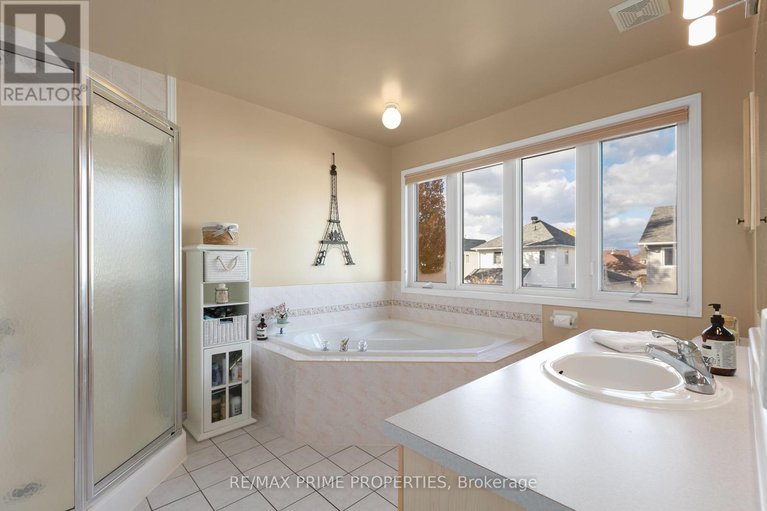 29075456/1545-senateurs-way/fallingbrookpineridge/ottawa/ontario/K4A4A2_28